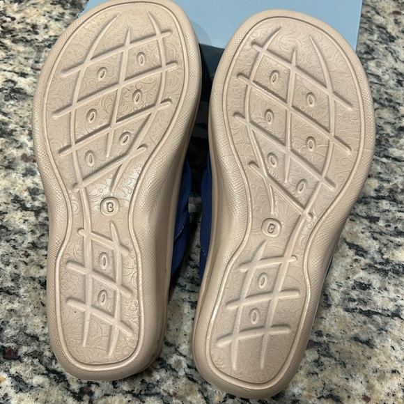 Life Stride Skipper Blue and Tan Sandals with Knotted Design - Picture 4 of 6